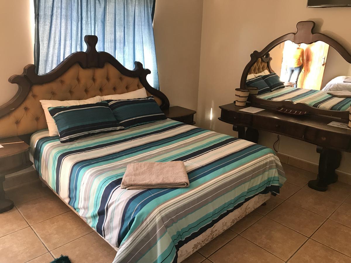 African Sky Guesthouse วินด์ฮุก ภายนอก รูปภาพ