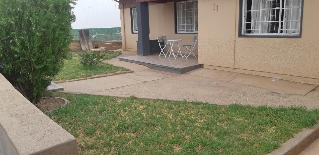African Sky Guesthouse วินด์ฮุก ภายนอก รูปภาพ