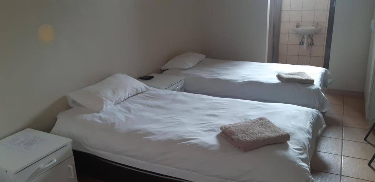 African Sky Guesthouse วินด์ฮุก ภายนอก รูปภาพ