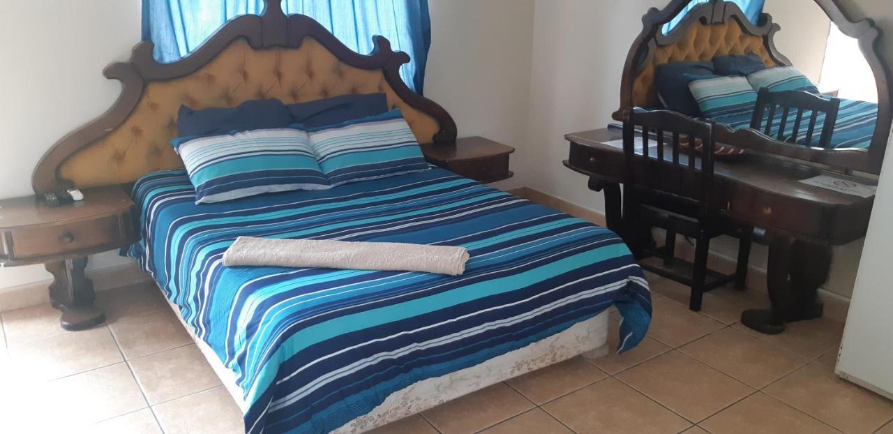 African Sky Guesthouse วินด์ฮุก ภายนอก รูปภาพ